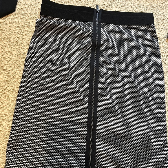 BCBG MazAzria Black and White knit pencil skirt - Picture 2 of 7